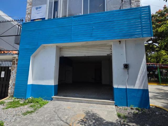 Local Av. Principal. Glorieta la luna