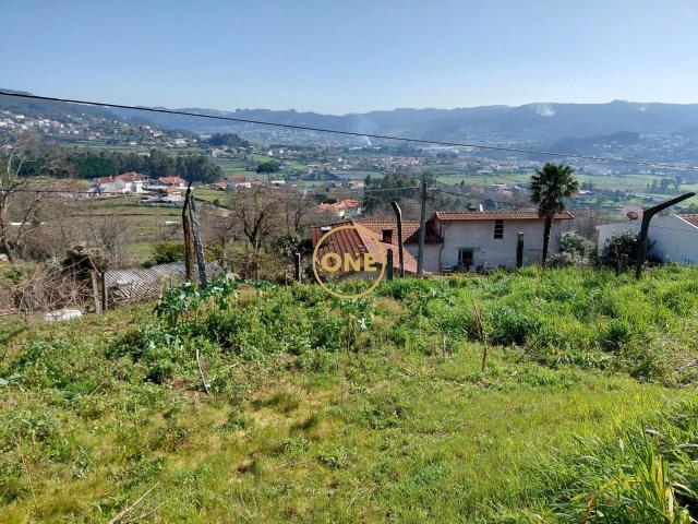 Local Calmo, Perto de Tudo: Terreno de 550 m² em Cruz