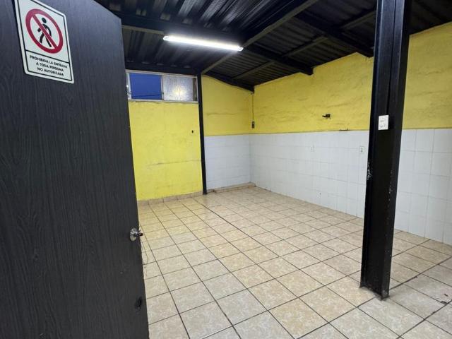 Local comercial 2 niveles 300m? esquina | Desarrollo San Pablo Quer?taro | $3,650,000