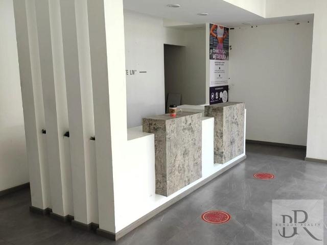 LOCAL COMERCIAL 74 M2 AV EUGENIO GARZA SADA