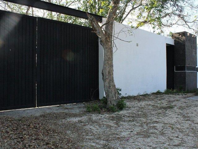 LOCAL COMERCIAL 800 M2 EN VENTA O RENTA CON OFICINA, BODEGA Y PATIO CONKAL