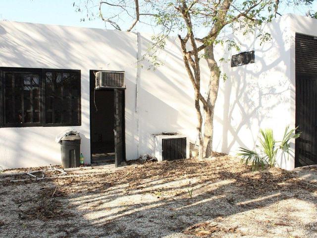 LOCAL COMERCIAL 800 M2 EN VENTA O RENTA CON OFICINA, BODEGA Y PATIO CONKAL