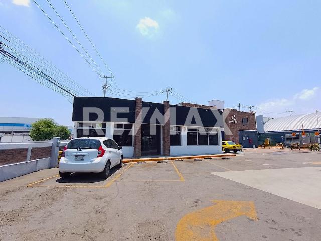 Local comercial con excelente ubicación Av. 5 de Febrero