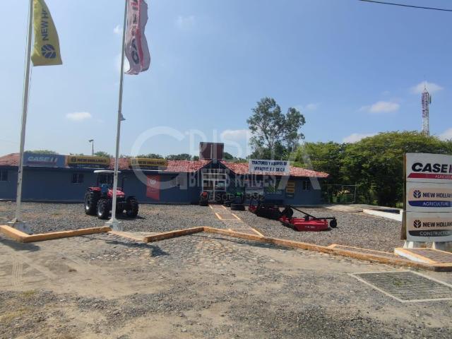 LOCAL COMERCIAL CON GRAN TERRENO