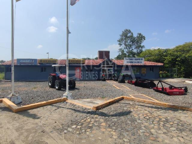 LOCAL COMERCIAL CON GRAN TERRENO