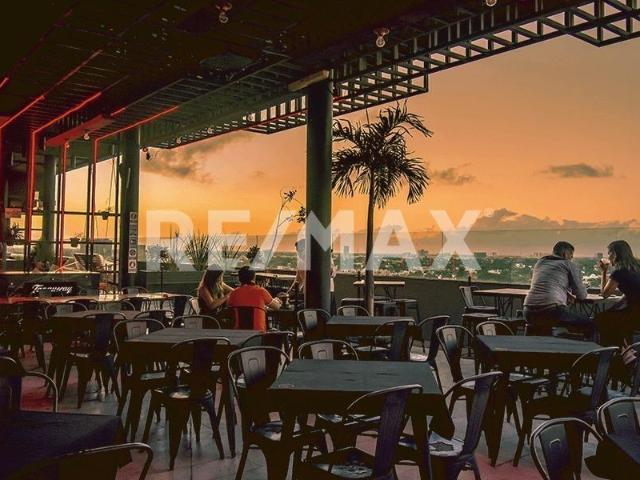 Local Comercial con Terraza en Roof Garden, Av. García Lavín