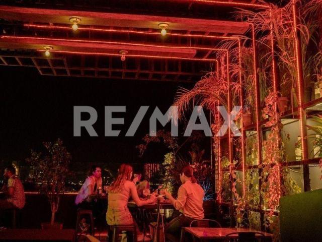 Local Comercial con Terraza en Roof Garden, Av. García Lavín