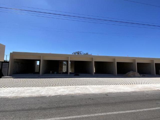 Local comercial a un lado de residencial