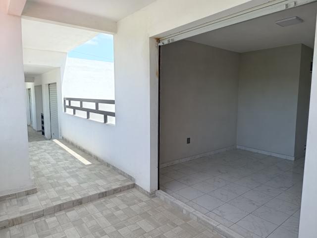 Local comercial amplio en renta sobre avenida