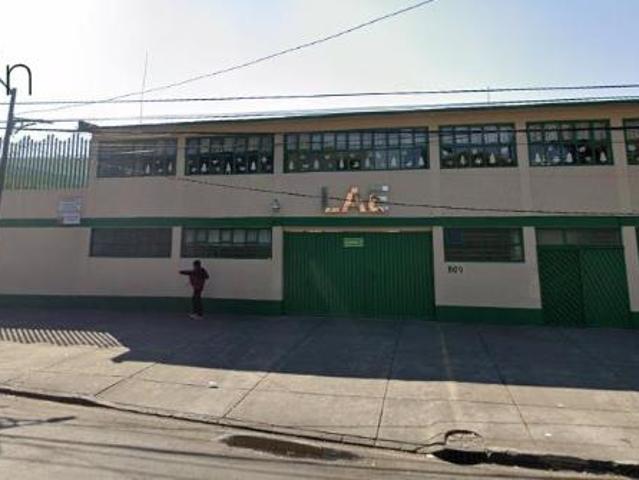 Local comercial de 4,364 m2 en renta en Calzada del Hueso