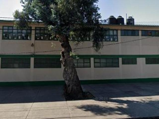 Local comercial de 4,364 m2 en renta en Calzada del Hueso