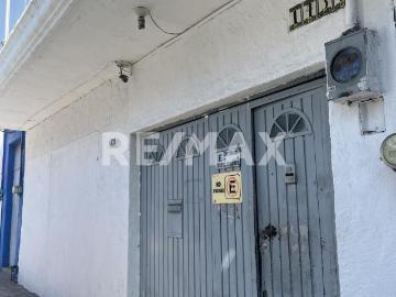 Local comercial de dos niveles en renta en Col. Santa Teresita, Guadalajara