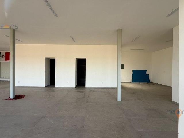 Local Comercial en Avenida Villa Magna Nte