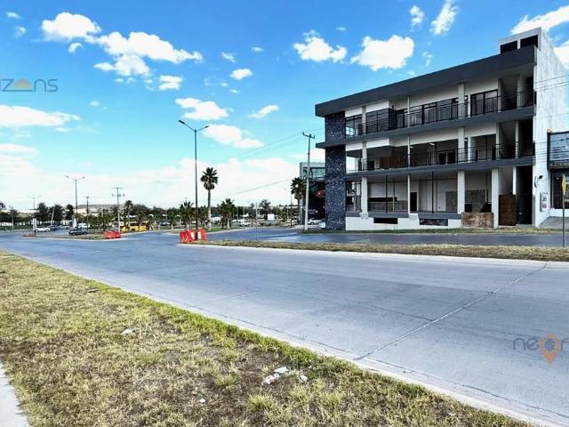 Local Comercial en Avenida Villa Magna Nte
