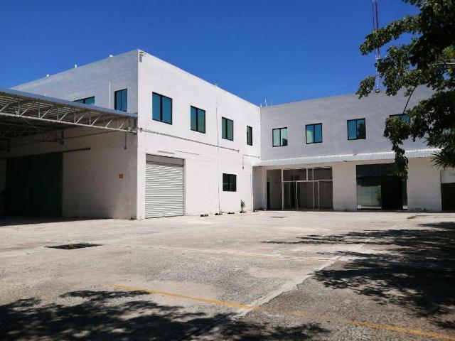 LOCAL COMERCIAL EN AVENIDA ITZAES, MERIDA