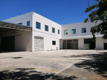 LOCAL COMERCIAL EN AVENIDA ITZAES, MERIDA