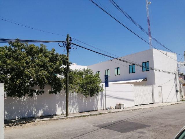 LOCAL COMERCIAL EN AVENIDA ITZAES, MERIDA