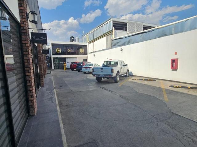 LOCAL COMERCIAL EN BLVD LAS TORRES, A MEDIA CUADRA DE PLAZA MAYOR