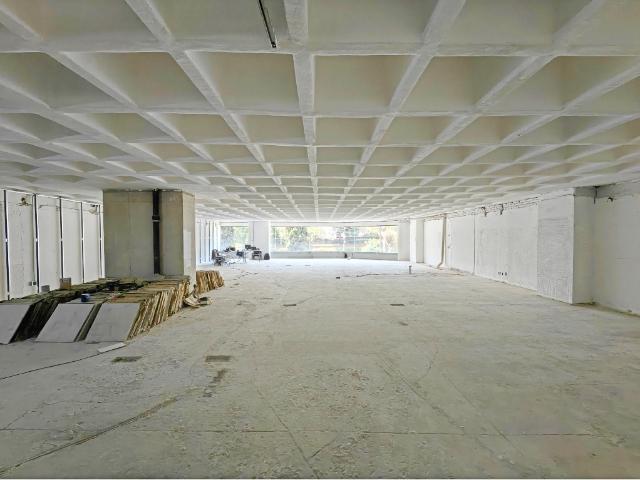 LOCAL COMERCIAL EN EDIFICO SOBRE REFORMA / 277m2