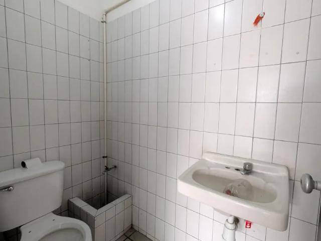 Local comercial en esquina 48 m2 con estacionamiento
