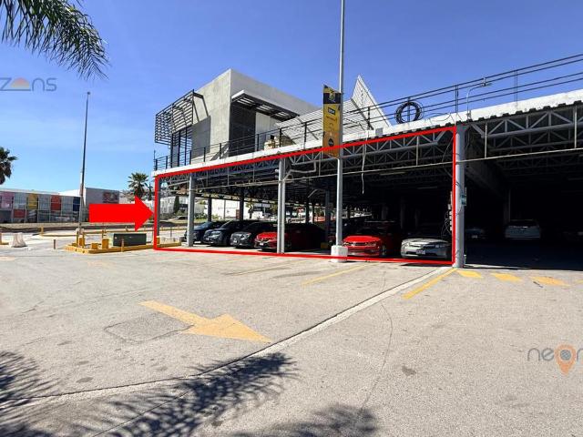 Local Comercial en ESQUINA frente Av Chapultepec, en Plaza Premium Desarrollo del Pedregal SLP