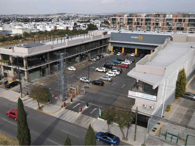 LOCAL COMERCIAL EN PLAZA CEMENTERA STRIP MALL
