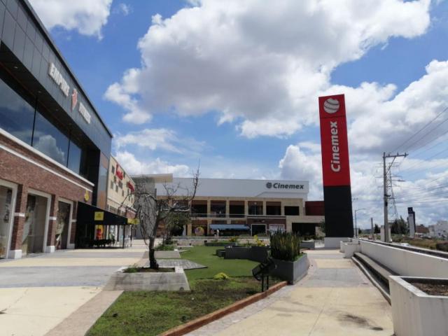 LOCAL COMERCIAL EN PLAZA LAS TORRES