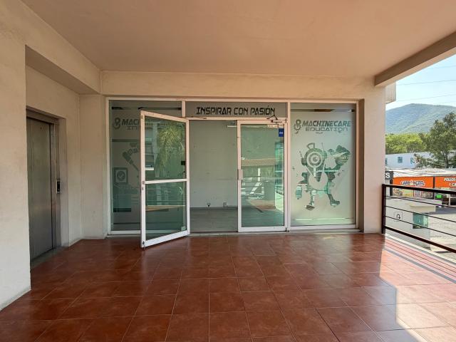 Local comercial en Plaza Remax, Carretera Nacional