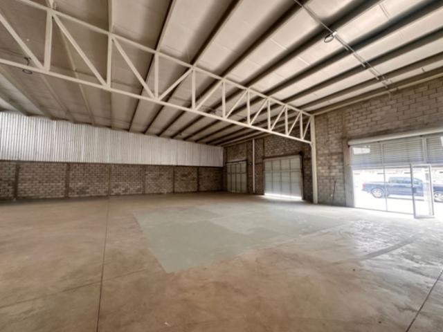 •Local comercial en plaza ubicada en Col. Villa California•