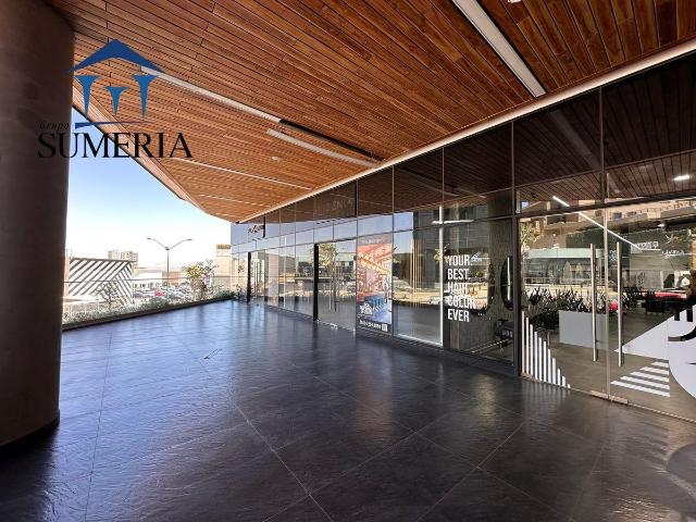 Local comercial en primer piso Torre Azenzo