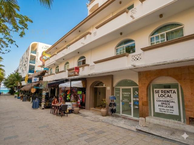 Local Comercial en renta 48 m2 a pasos del Mar y de la 5ta Avenida en Centro de Playa del carmen P4601
