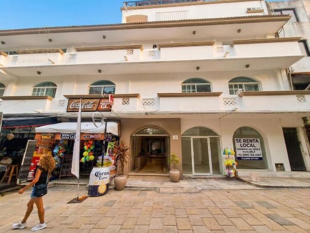 Local Comercial en renta 48 m2 a pasos del Mar y de la 5ta Avenida en Centro de Playa del carmen P4601