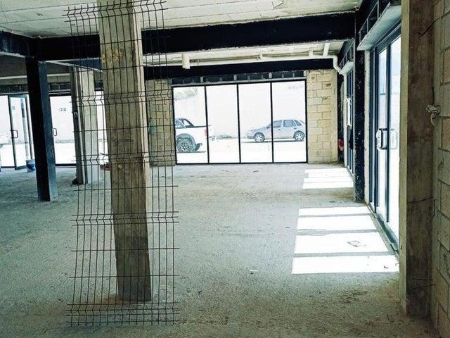 Local Comercial en Renta en Av Cancun, Poligono Sur RU 23 5104