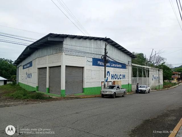 Local Comercial en Renta en el Centro de Tihuatlán, Veracruz con Amplio Estacionamiento