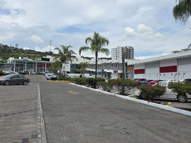 LOCAL COMERCIAL EN RENTA EN LOS OLVERA, CORREGIDORA QUERETARO