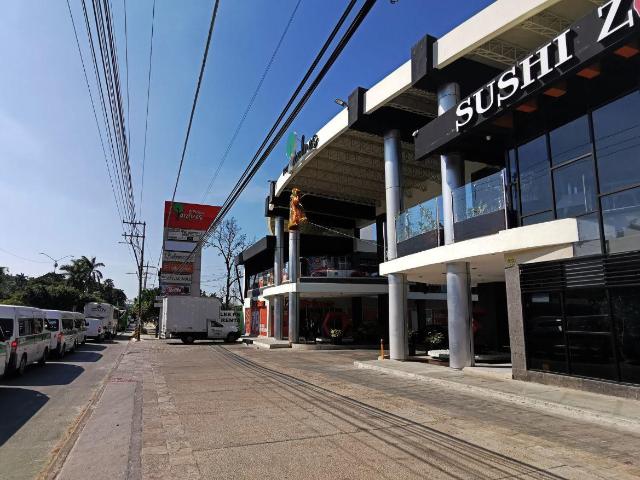 Local comercial en renta en Plaza Jardines, sobre el Blvd Belisario Dominguez