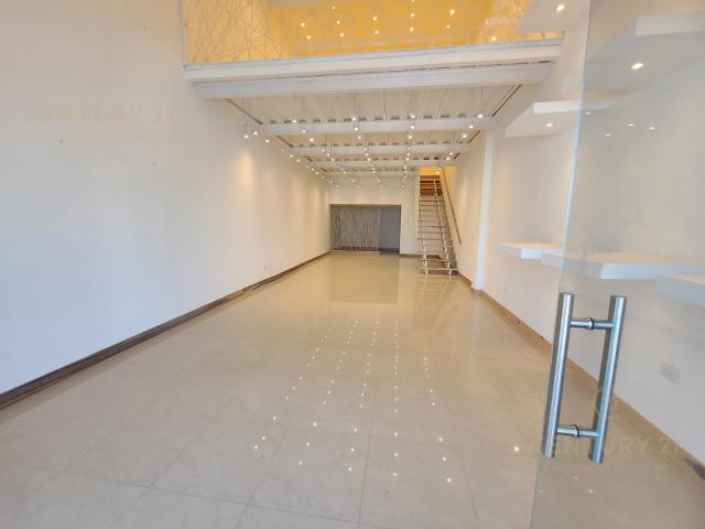 Local comercial en renta en Plaza sobre Carretera Federal en Playa del Carmen P4618
