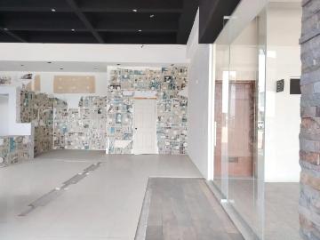 LOCAL COMERCIAL EN RENTA EN PLAZA SOBRE VÍA ATLIXCÁYOTL, PUEBLA