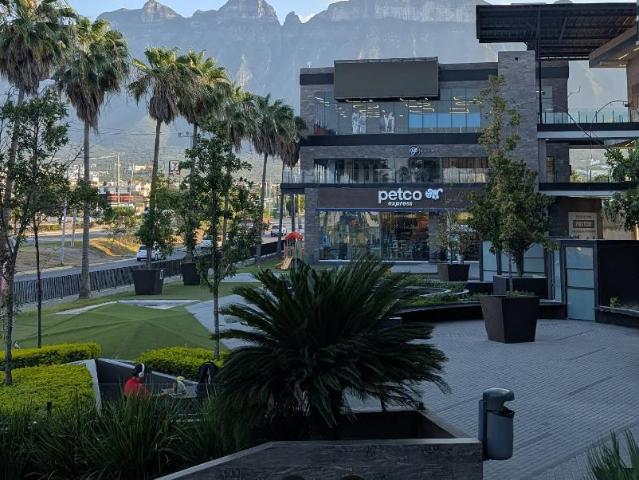 Local comercial en renta en Puerta de Hierro en Monterrey