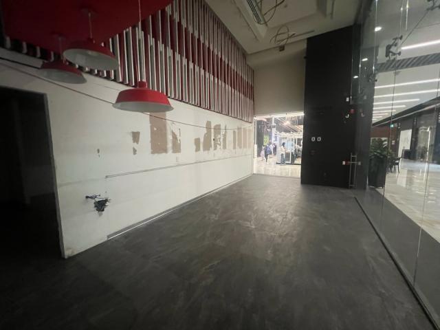 Local Comercial en Renta en una Plaza en Interlomas