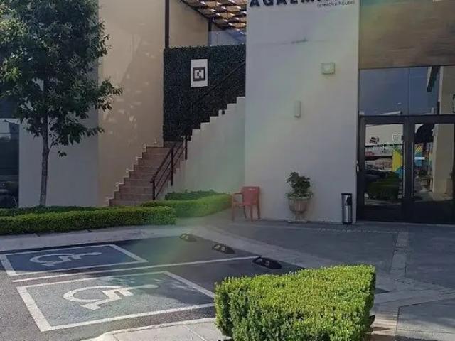 Local Comercial en Renta en Vía La Luz, Monterrey, Nuevo León