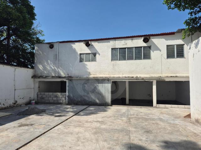 LOCAL COMERCIAL EN RENTA EN ZONA DE ALTA AFLUENCIA