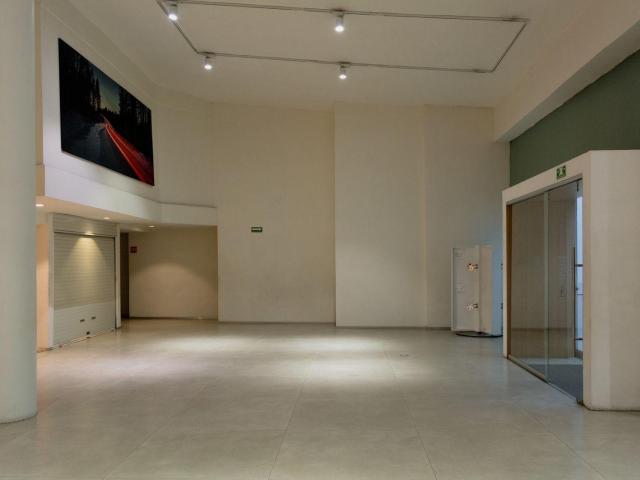 Local comercial en Renta, ideal para agencias de Autos, bancos, maquinaria, etc