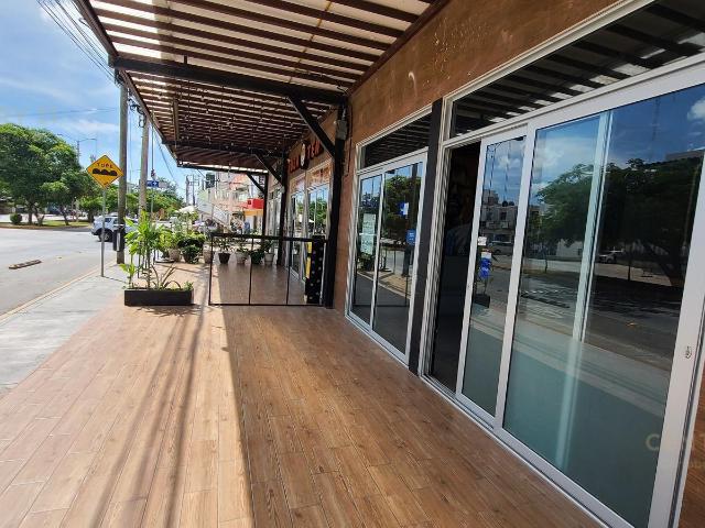 Local comercial en renta sobre Avenida Constituyentes Centro | Playa Del Carmen | P4561