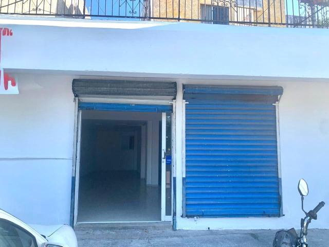 Local comercial en renta sobre Avenida Cob? frente a Plaza Hollywood en Canc?n