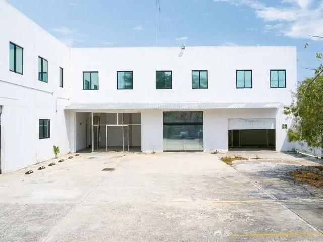 Local comercial en renta sobre Avenida Itzaes