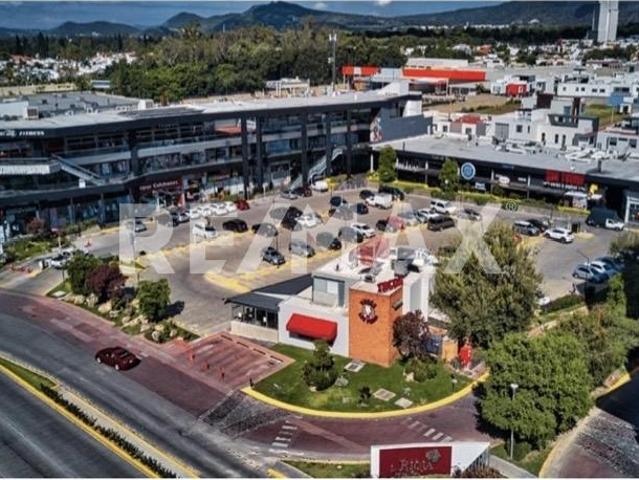 Local Comercial en Renta, Planta Baja, Plaza La Rioja, Tlajomulco