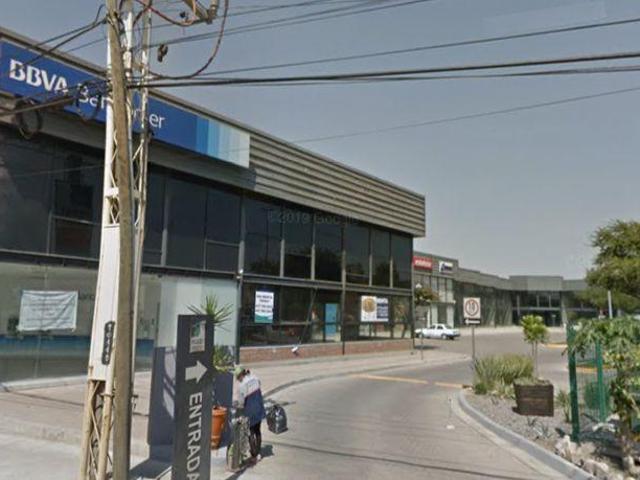 LOCAL COMERCIAL EN RENTA PLAZA BAJ?O, LEON, GTO. CERCA DE LA CENTRAL DE ABASTOS, ZONA CON ACTIVIDAD COMERCIAL