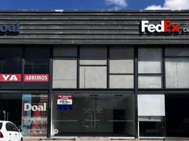 LOCAL COMERCIAL EN RENTA PLAZA BAJ?O, LEON, GTO. CERCA DE LA CENTRAL DE ABASTOS, ZONA CON ACTIVIDAD COMERCIAL