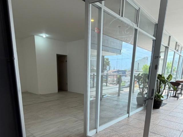 Local comercial en renta, Plaza Lomas – Lomas del Marqués, Querétaro